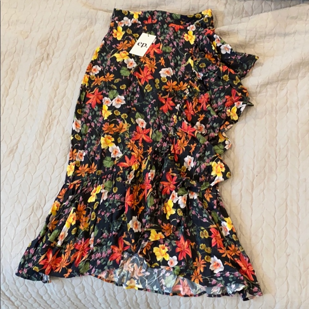 Floral skirt with asymmetrical ruffles